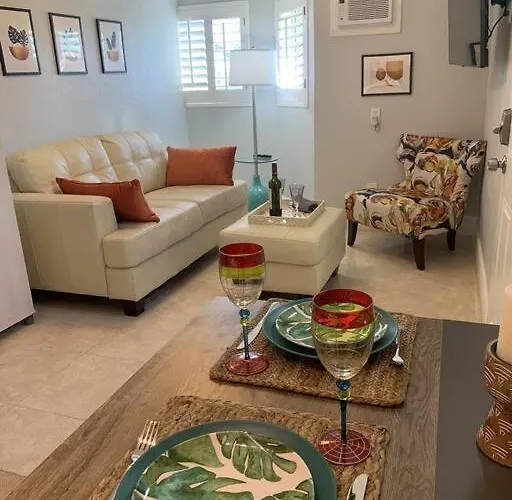 Hideaway In The Heart Of With Pool Casa vacanze